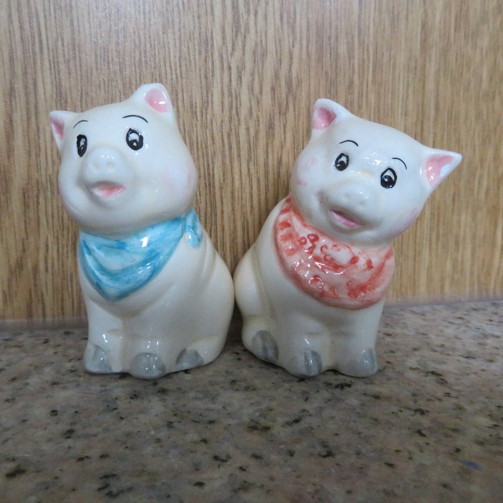 OINK!  Vintage PIG Salt & Pepper Shakers Ceramic 2.5" High (207C)